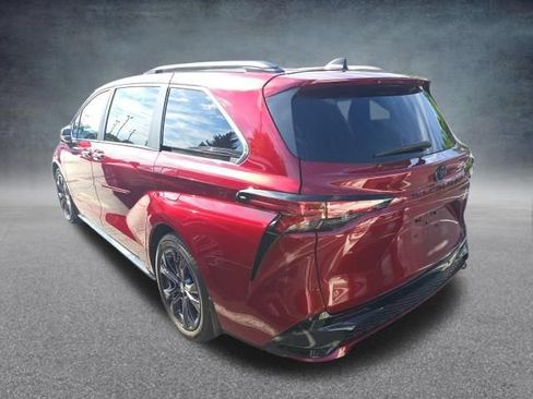 Used 2024 Toyota Sienna XSE w/ XSE Premium Package FWD image 6