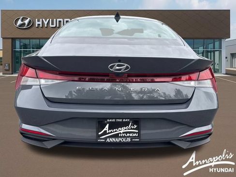 Certified 2023 Hyundai Elantra SE w/ Cargo Package FWD image 4