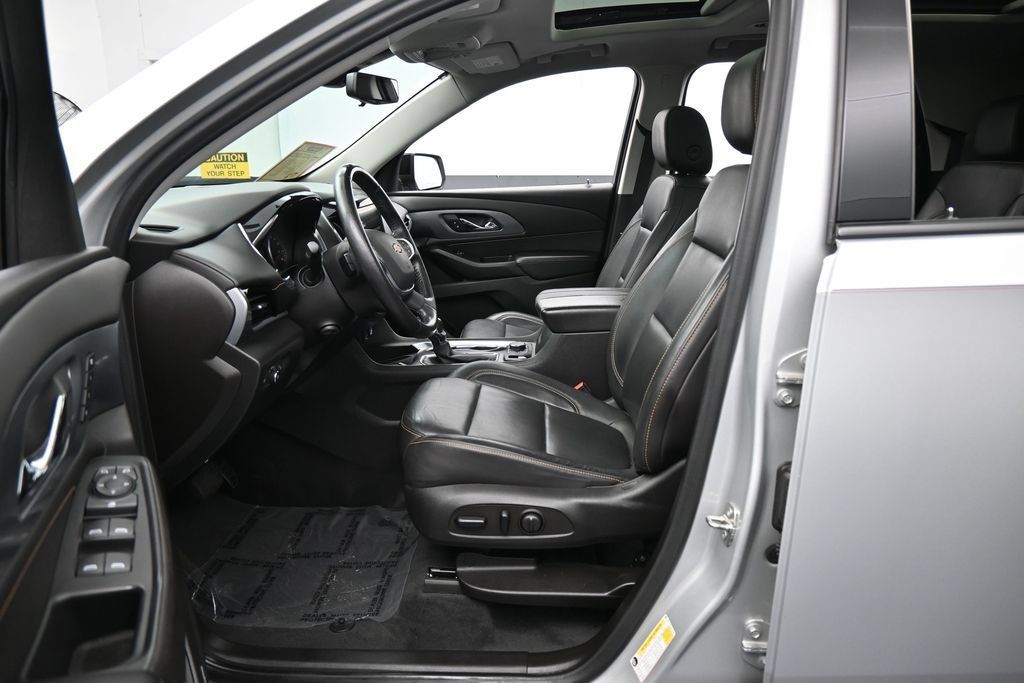 Used 2021 Chevrolet Traverse Premier w/ Redline Edition FWD image 11