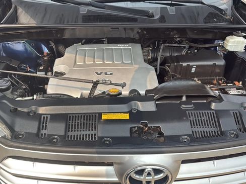 Used 2013 Toyota Highlander SE image 24