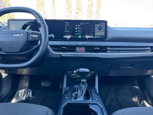Used 2025 Kia K4 LXS image 15