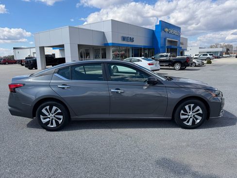 Used 2025 Nissan Altima 2.5 S image 2