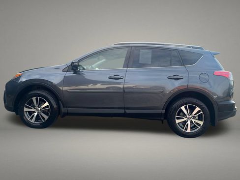 Used 2018 Toyota RAV4 XLE AWD/4WD image 2