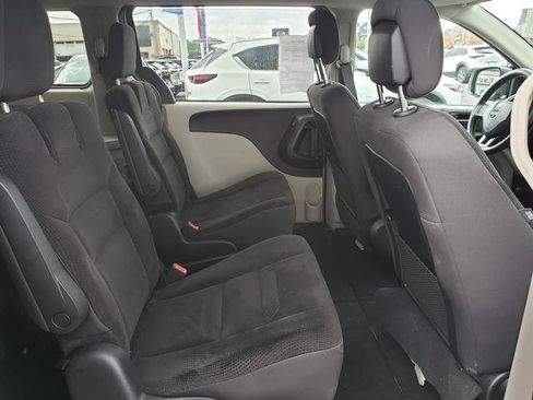Used 2019 Dodge Grand Caravan SE FWD image 15