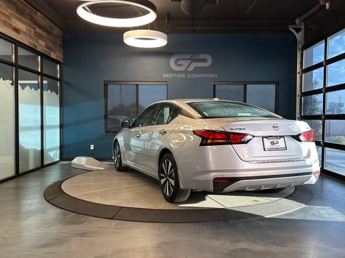 Used 2022 Nissan Altima 2.5 SV FWD image 5
