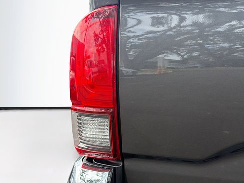 Used 2018 Toyota Tacoma SR5 image 10