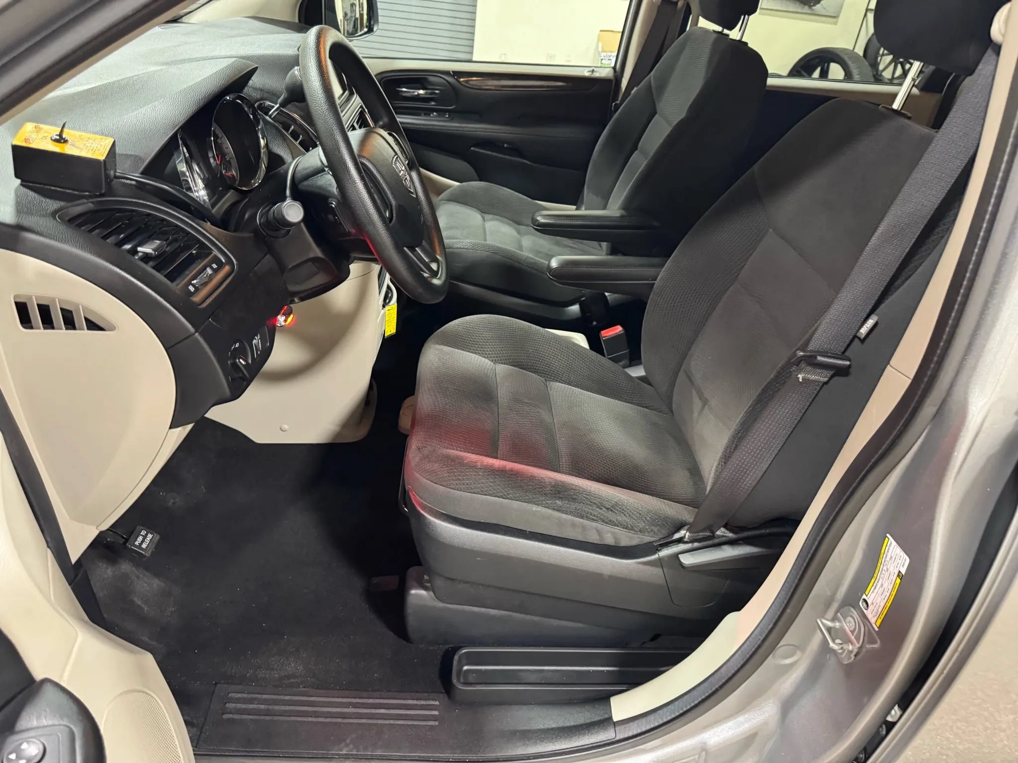Used 2018 Dodge Grand Caravan SE FWD image 43