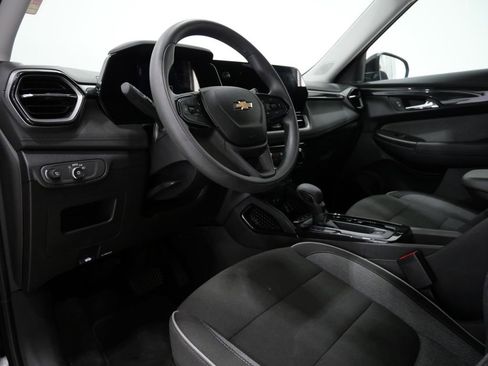 Used 2025 Chevrolet TrailBlazer LT FWD image 11