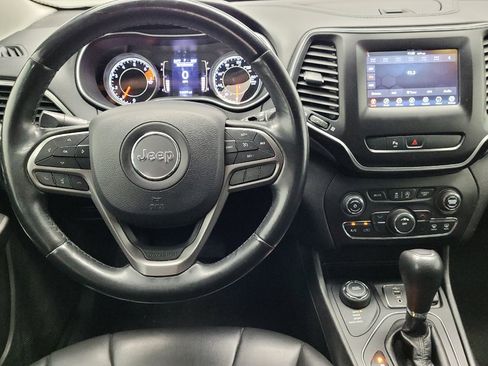 Used 2019 Jeep Cherokee Latitude Plus w/ Cold Weather Group AWD/4WD image 22