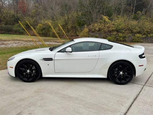 Used 2015 Aston Martin V8 Vantage GT RWD image 4
