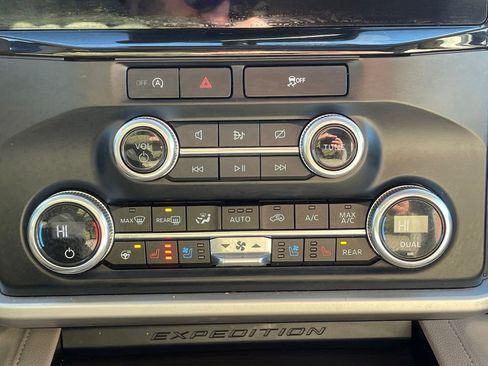 Used 2024 Ford Expedition Max Limited image 15