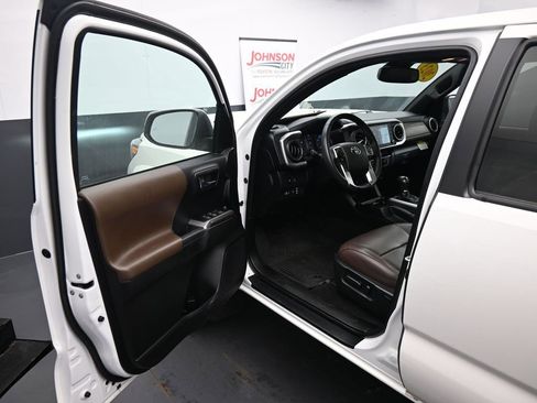 Used 2023 Toyota Tacoma Limited image 16