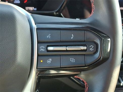 Used 2025 Chevrolet Colorado Z71 w/ Technology Package image 23