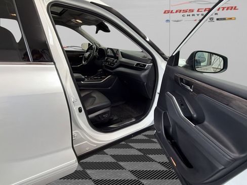 Used 2022 Toyota Highlander Platinum AWD/4WD image 13