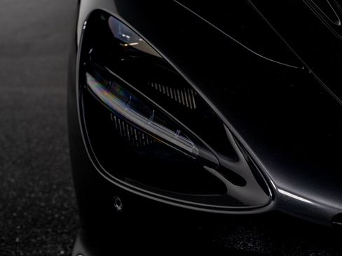 Used 2024 McLaren 750S Spider image 24