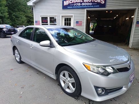 Used 2012 Toyota Camry SE FWD image 6
