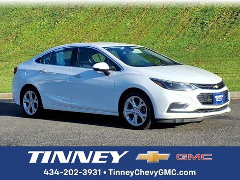 Used 2017 Chevrolet Cruze Premier FWD image 1