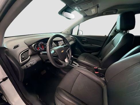 Certified 2022 Chevrolet Trax LT w/ LT Convenience Package image 18