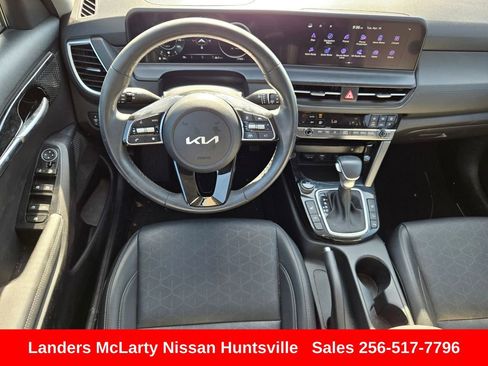 Used 2025 Kia Seltos EX w/ EX Sunroof Package image 15