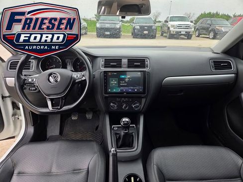 Used 2017 Volkswagen Jetta SE FWD image 18