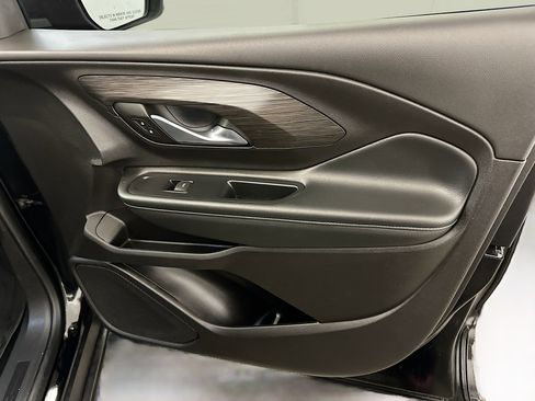 Used 2024 GMC Terrain SLT w/ Tech Package image 35