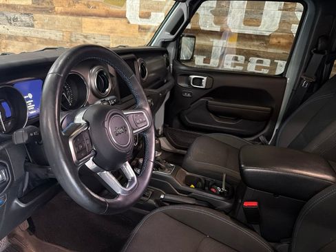 Used 2023 Jeep Wrangler Unlimited Rubicon 4xe w/ Cold Weather Group AWD/4WD image 10