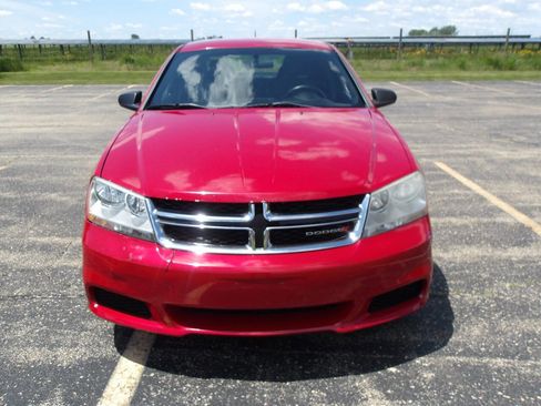 Used 2013 Dodge Avenger SE image 3