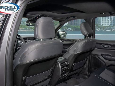 Used 2025 Jeep Grand Cherokee Laredo w/ Luxury Tech Group I RWD image 18