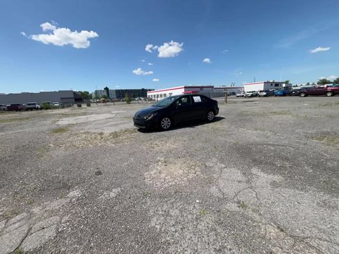 Used 2025 Toyota Corolla LE FWD image 11