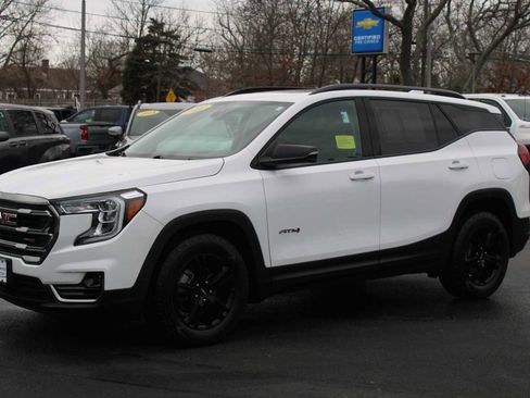 Used 2022 GMC Terrain AT4 image 3