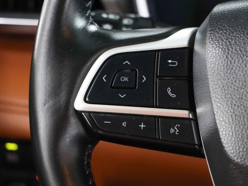 Used 2023 Toyota Highlander Platinum FWD image 14