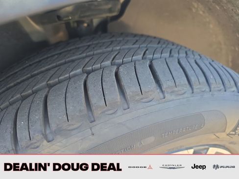 Used 2025 Volvo XC40 B5 Core image 28