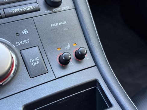 Used 2017 Lexus CT 200h image 6