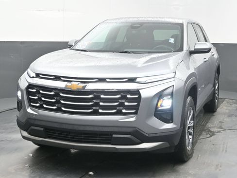 Used 2026 Chevrolet Equinox LT FWD image 4