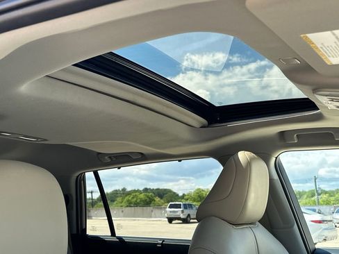 Used 2023 Toyota Highlander XLE image 11