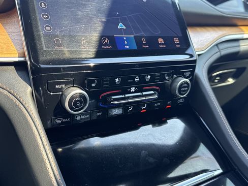 Used 2022 Jeep Grand Cherokee Summit image 18