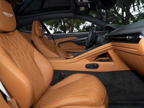 Used 2025 Aston Martin DB12 Coupe image 21