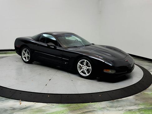 Used 1998 Chevrolet Corvette Coupe w/ Roof Pkg RWD image 3