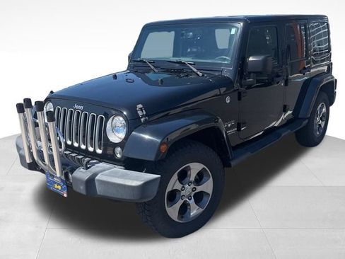 Used 2016 Jeep Wrangler Unlimited Sahara w/ Connectivity Group AWD/4WD image 3