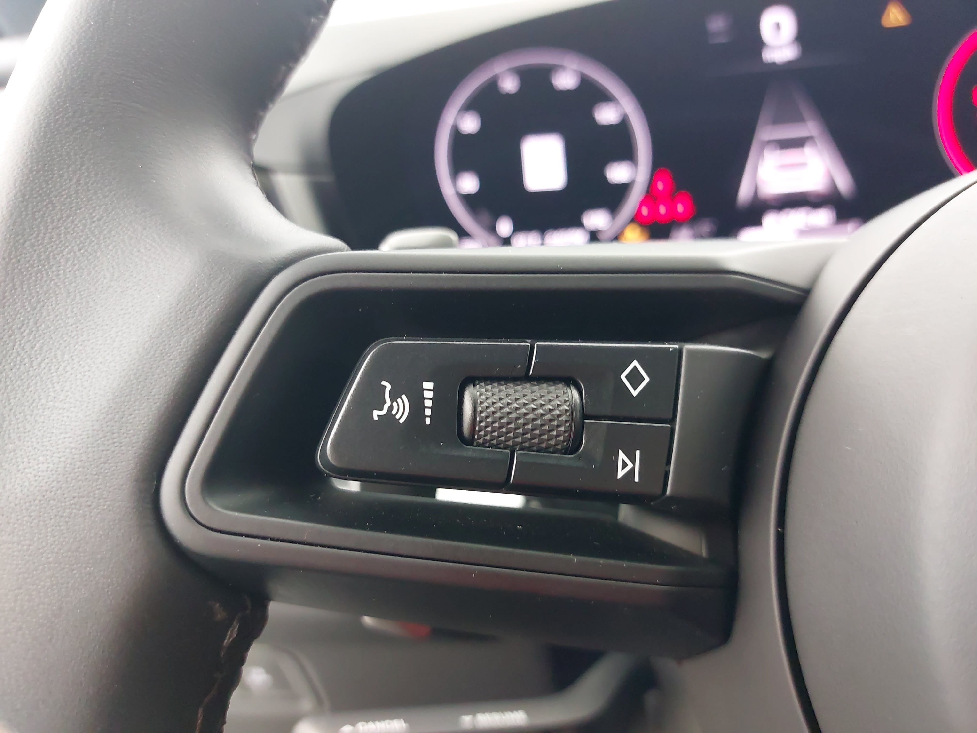 Certified 2024 Porsche Cayenne Coupe AWD/4WD image 19
