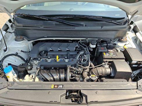 Certified 2025 Hyundai Venue SEL FWD image 28