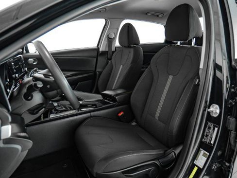 Used 2021 Hyundai Elantra SE w/ Cargo Package image 28