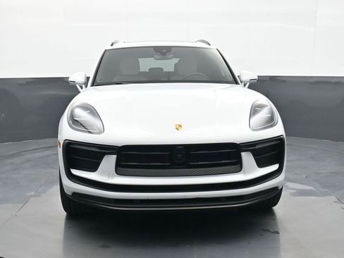 Certified 2025 Porsche Macan AWD/4WD image 25