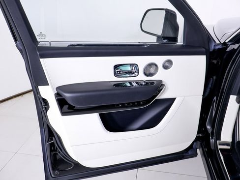 Used 2023 Rolls-Royce Cullinan w/ Technology Package AWD/4WD image 23