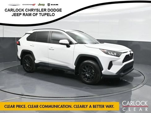 Used 2021 Toyota RAV4 LE AWD/4WD image 6