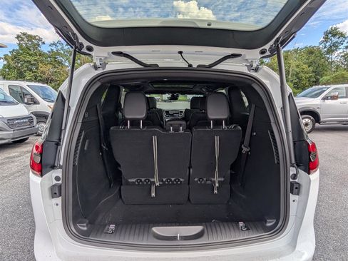 New 2026 Chrysler Pacifica Select image 8