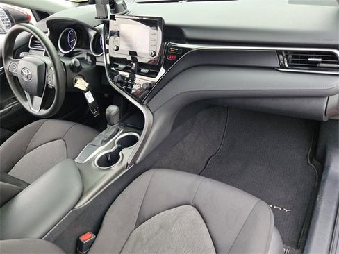 Used 2021 Toyota Camry LE image 17