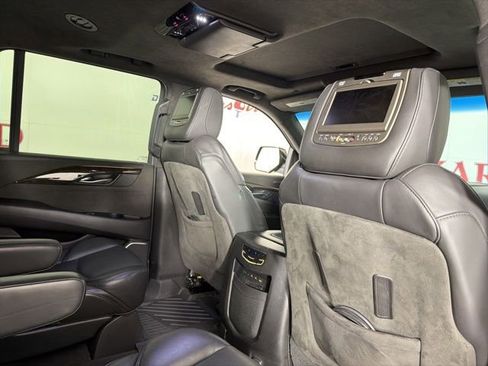 Used 2018 Cadillac Escalade Platinum AWD/4WD image 19