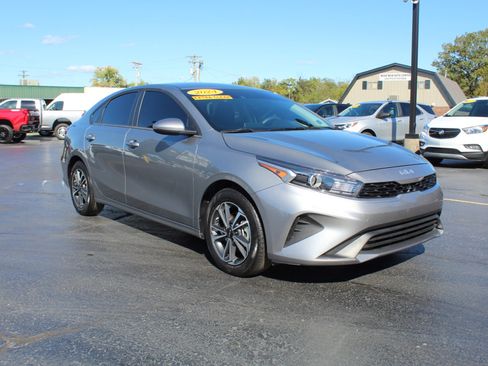 Used 2024 Kia Forte LXS image 3