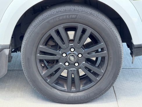 Used 2014 Land Rover LR4 HSE AWD/4WD image 3